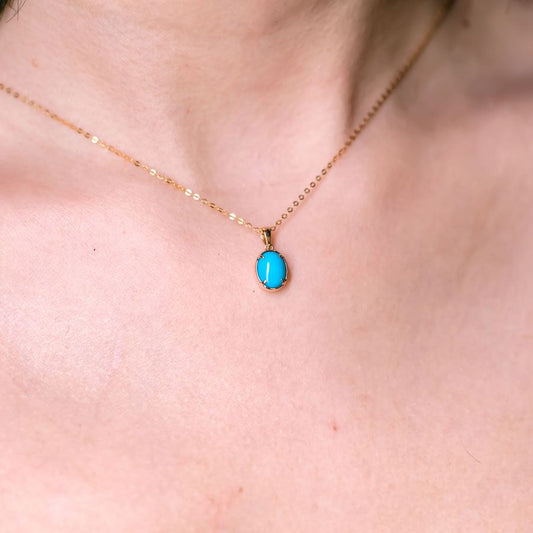 Minimal Style Oval Turquoise Pendant Necklace 18k Yellow Gold