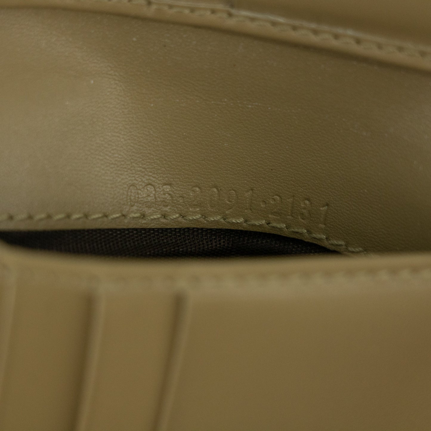 Gucci Beige Jackie Micro Guccisima Leather Compact Wallet #2390