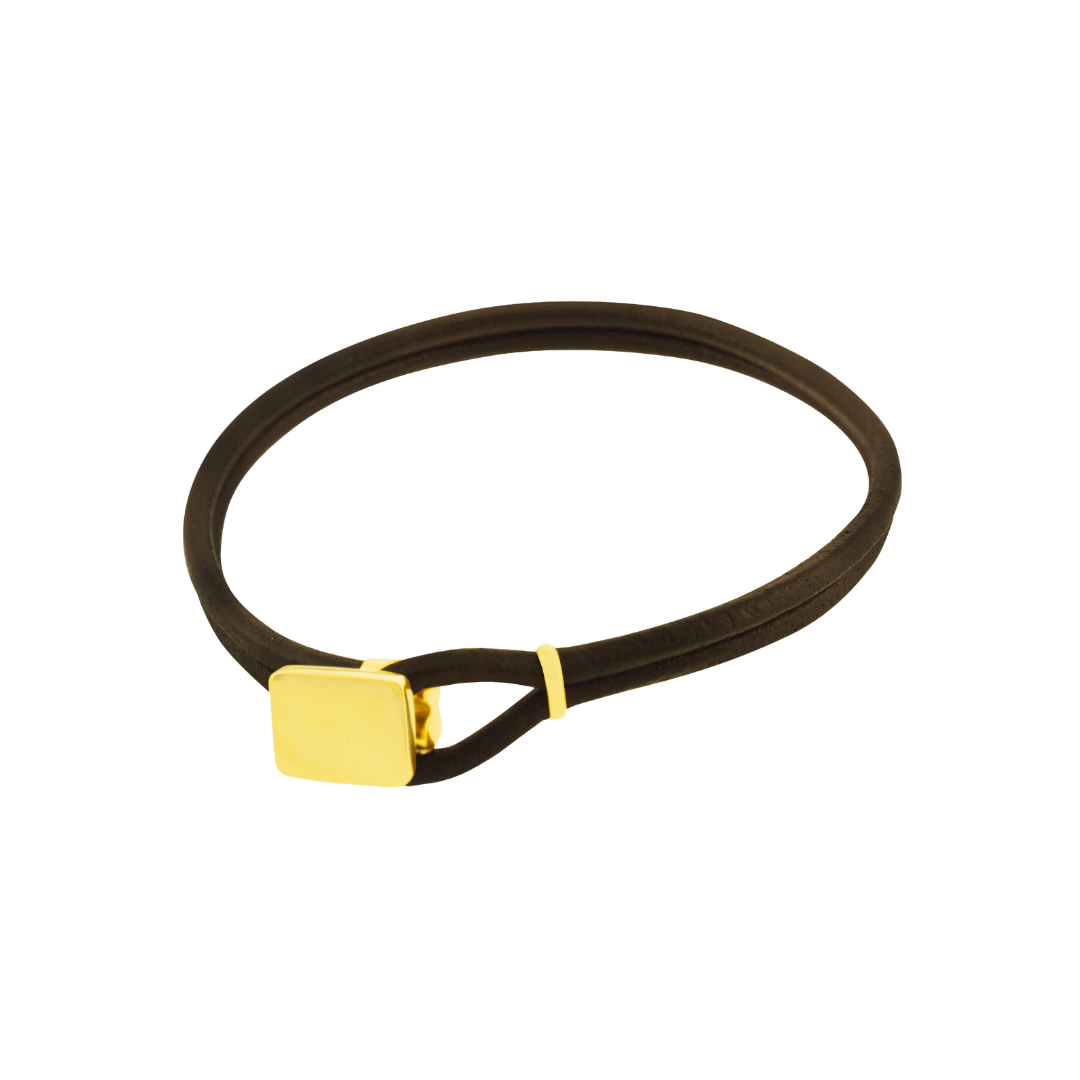 Leather bracelet with button style clasp in 18k yellow gold, engravedCHP-27321