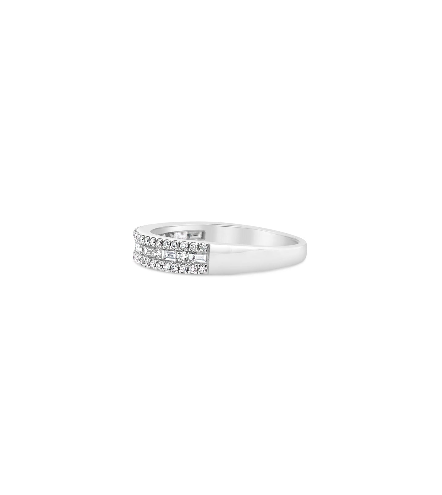 Alternating Baguette & Round Diamond Band