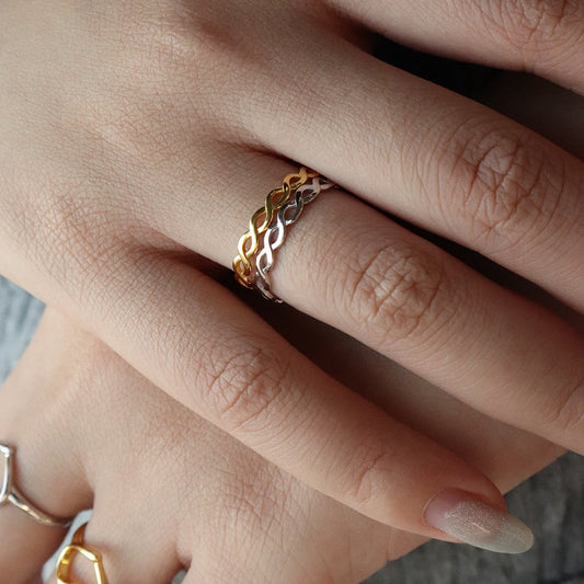LA DNA CHARM RING