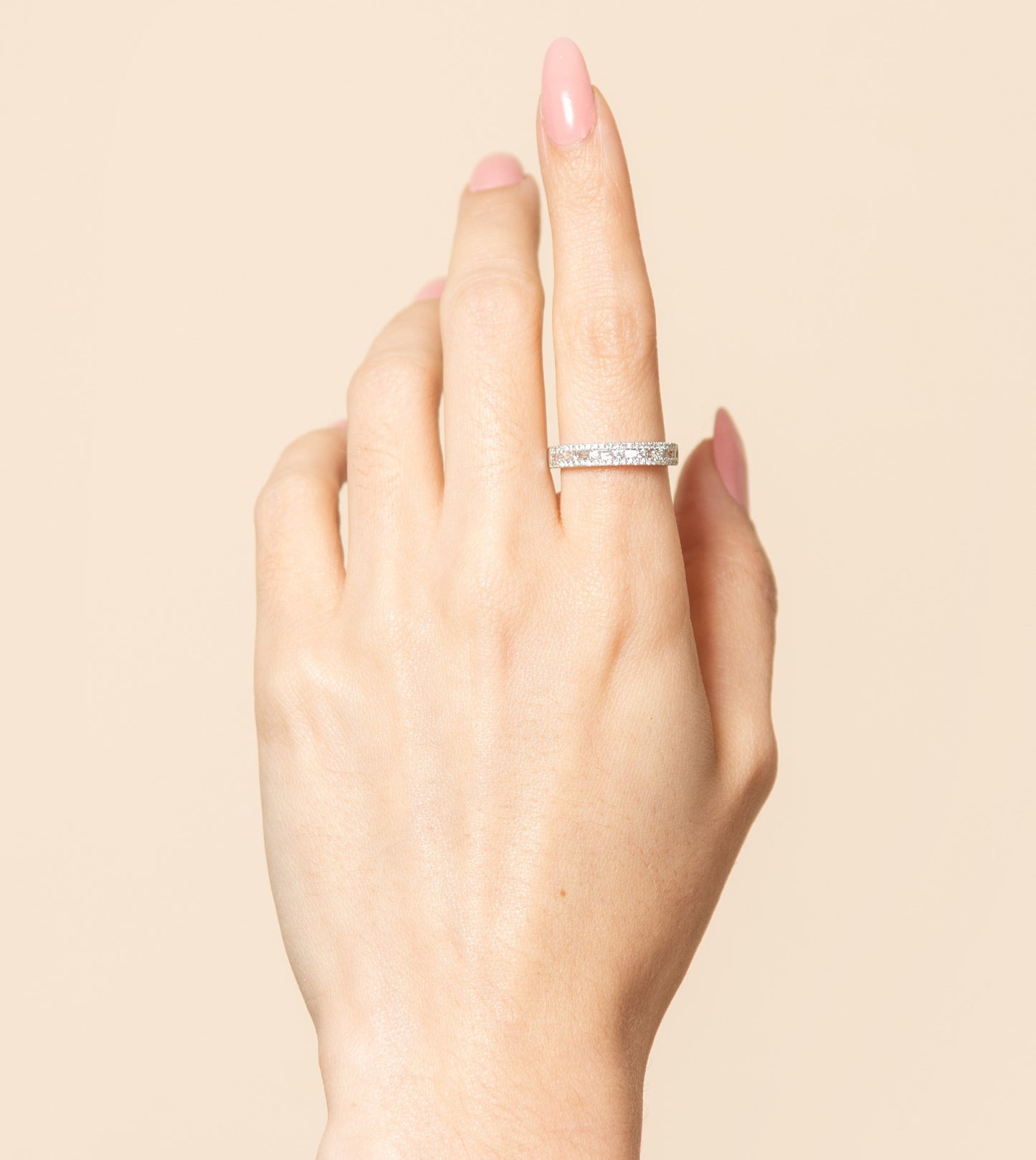 Alternating Baguette & Round Diamond Band