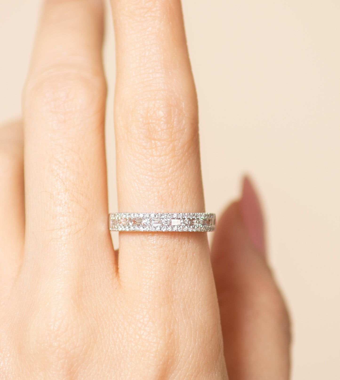 Alternating Baguette & Round Diamond Band