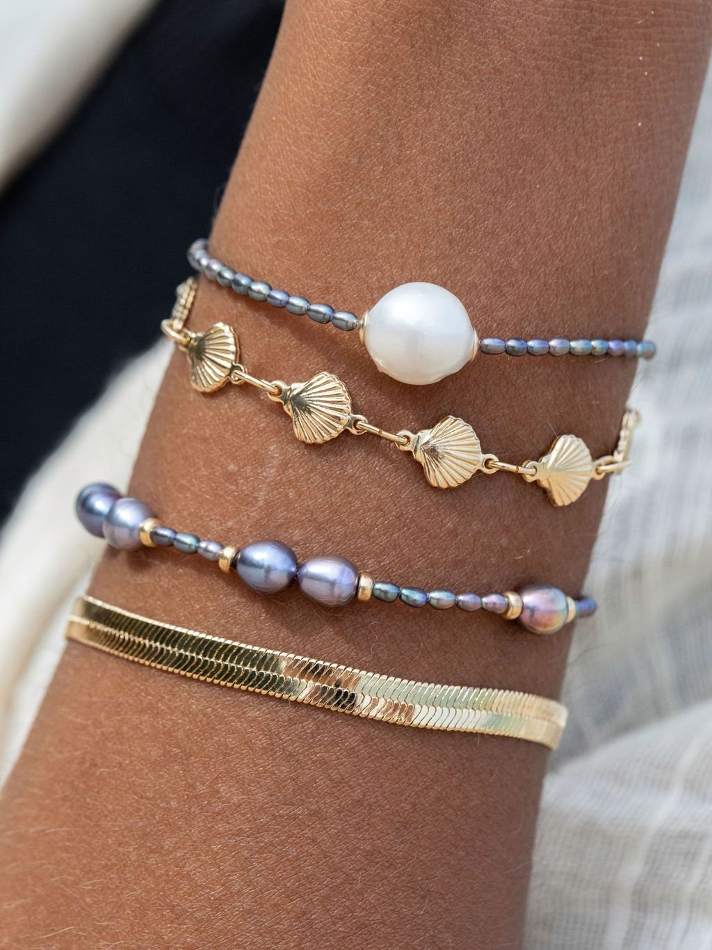 White Baroque Peacock Pearl Bead Bracelet - Gold Kaimalie