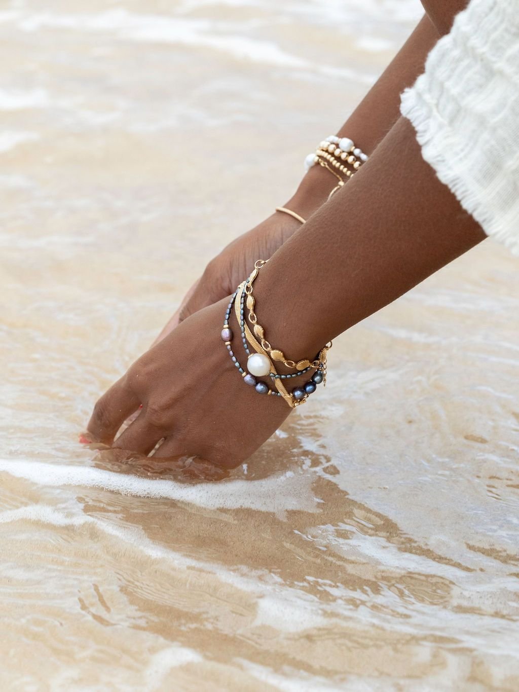 White Baroque Peacock Pearl Bead Bracelet - Gold Kaimalie