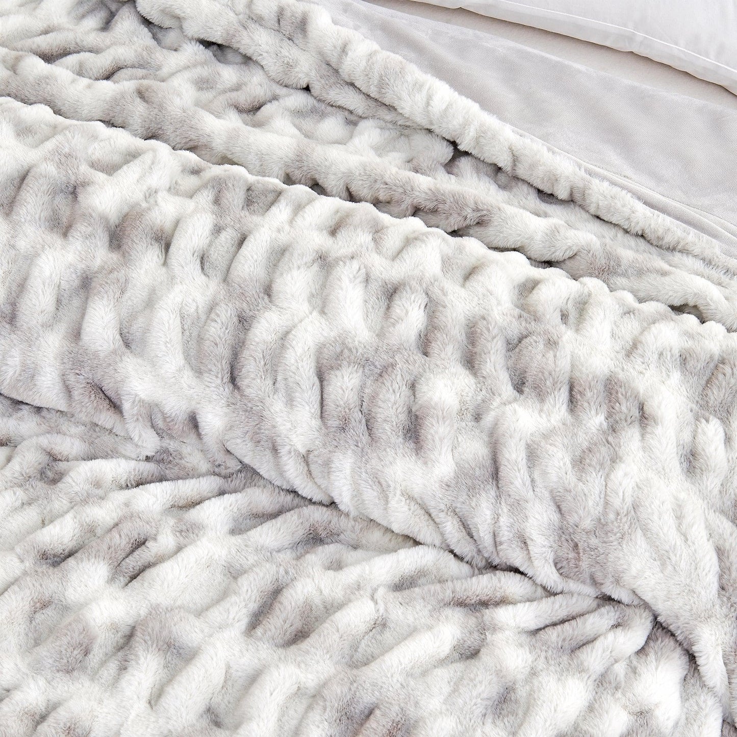 Ruched Faux Fur Throw Blanket - Alondra Collection