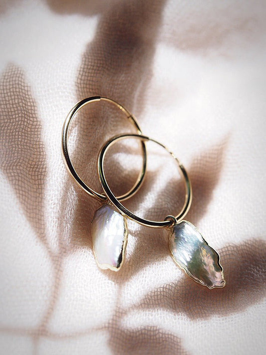 Mini Biwa Pearl Hoop Earrings - Gold Kaimana