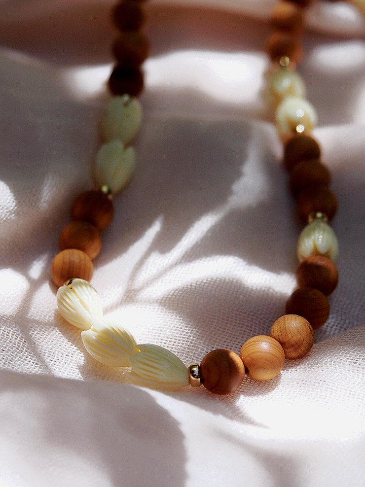 Sandalwood Pikake Flower Bead Necklace - Hakumele