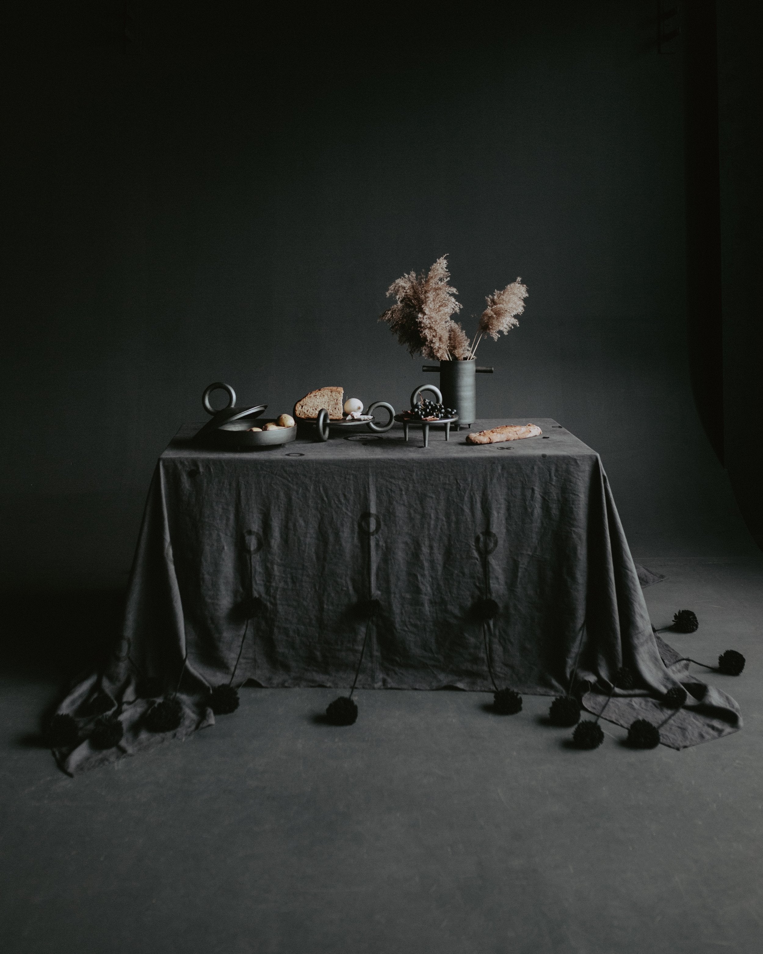 Shallow Serving Bowl with Lid Guculia. Shadow