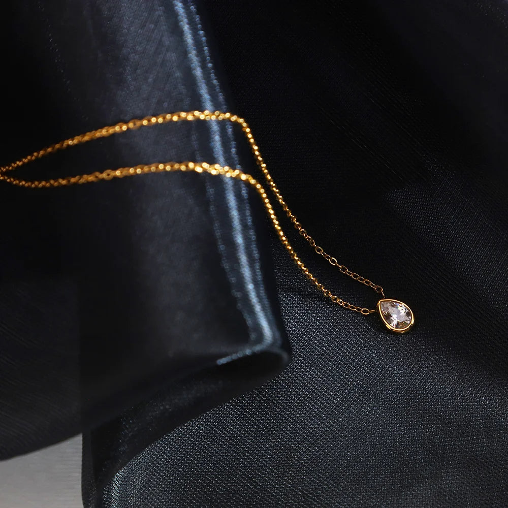 Larme de Lumière Necklace