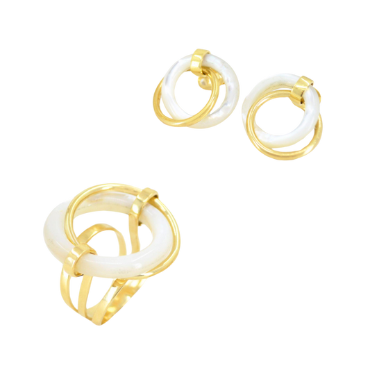 18K yellow gold set with white mother-of-pearl intertwined in a gold tube set.; CHJ-29842