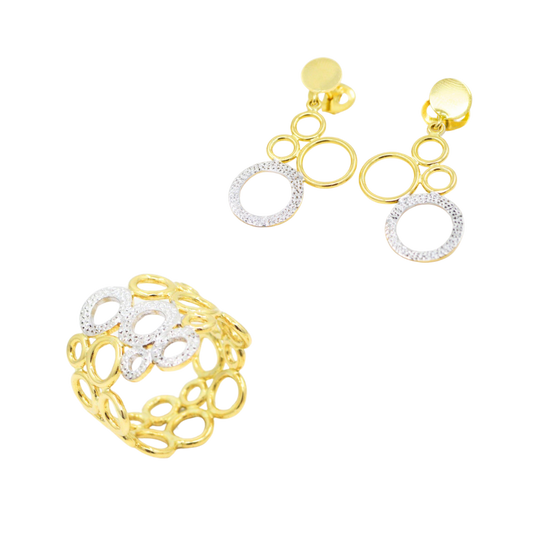 18K yellow gold set of earrings and ring with gold thread details and pavé texture rolled plates. ; CHS-29840 / CHA-29841