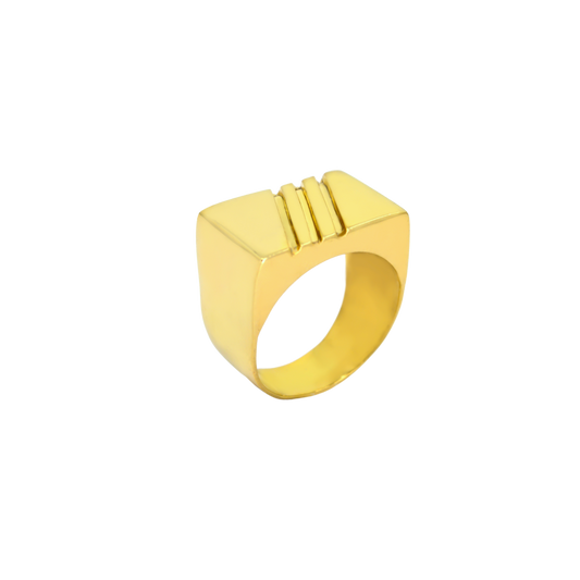 Ring in 18K yellow gold with engraved rectangular plate. H-39