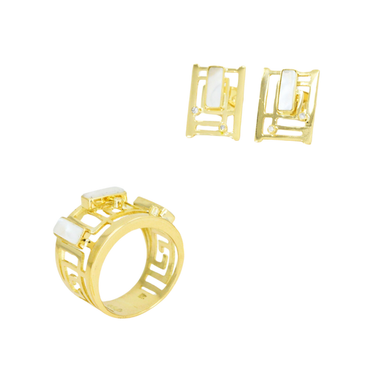 18K yellow gold set with minimalist openwork, white mother-of-pearl and single point diamonds.; CHJ-30483