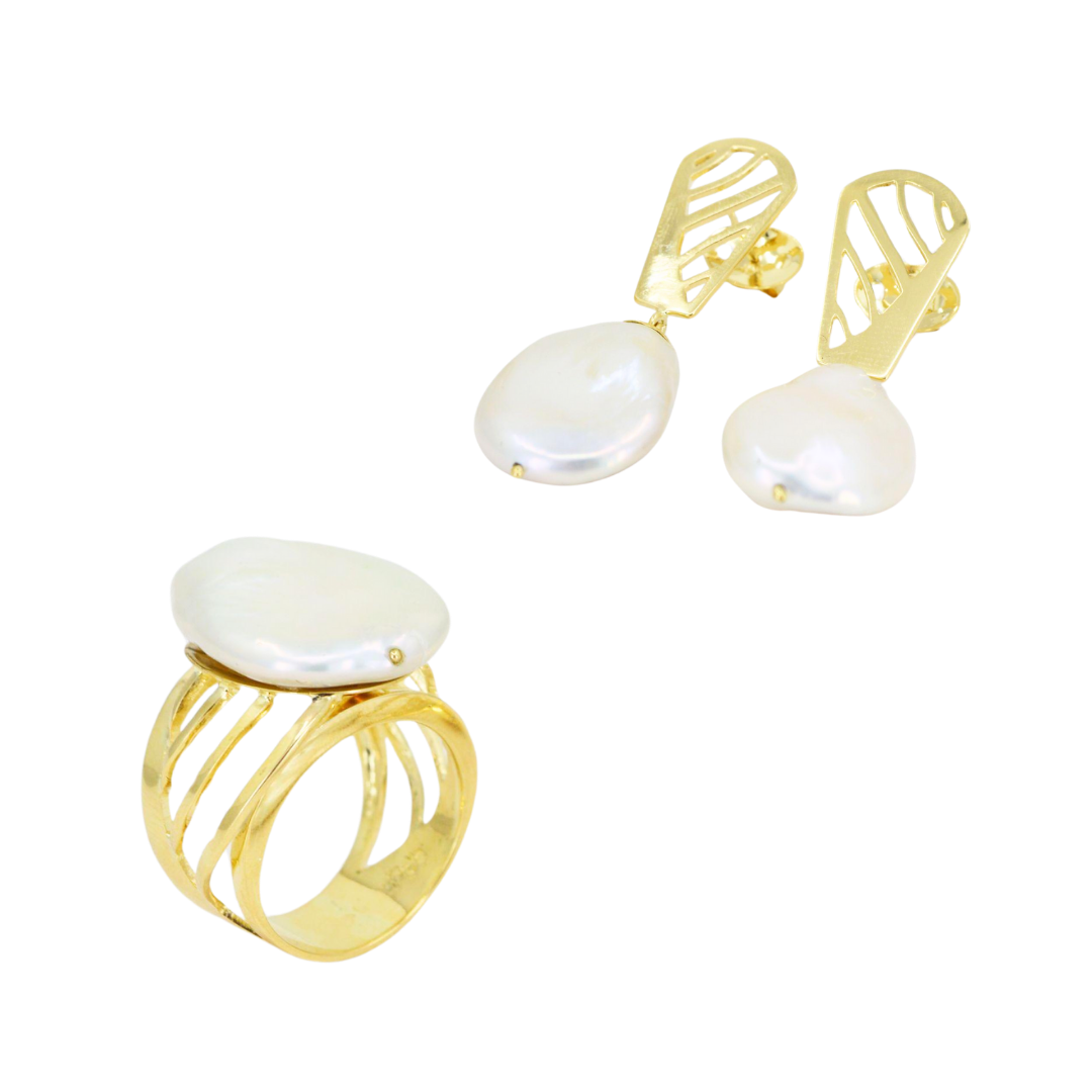 White akoya pearl set with organic openwork in 18K yellow gold; CHJ-30387