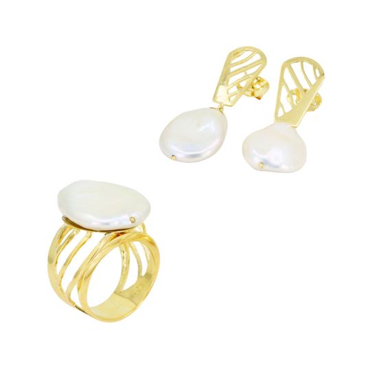 White akoya pearl set with organic openwork in 18K yellow gold; CHJ-30387