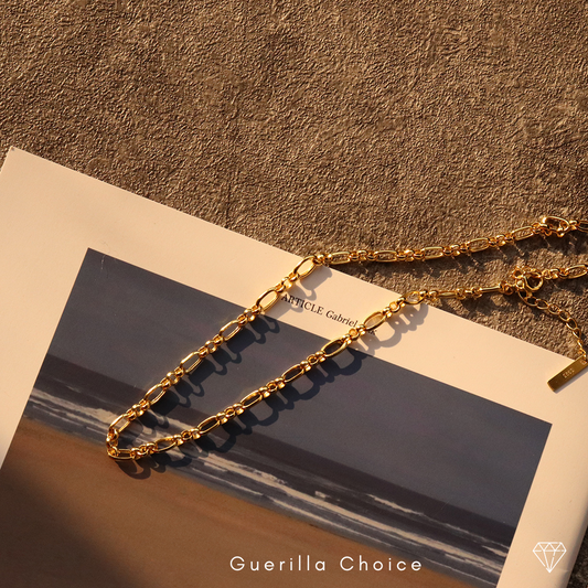 AEGIS GOLD CHAIN NECKLACE