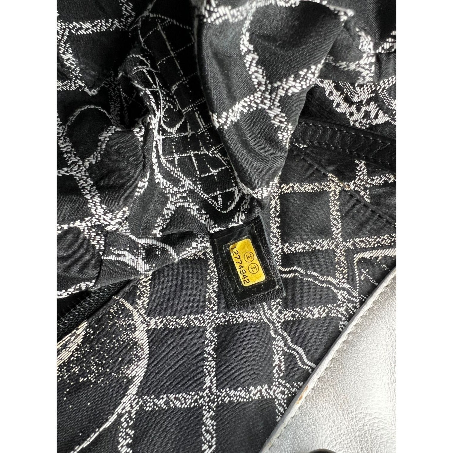 Chanel Essential 31 Rue Cambon Slopping White Leather Tote