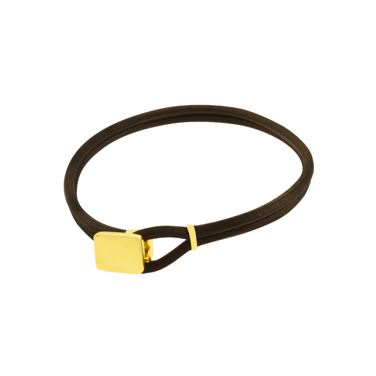 Leather bracelet with button style clasp in 18k yellow gold, engravedCHP-27321