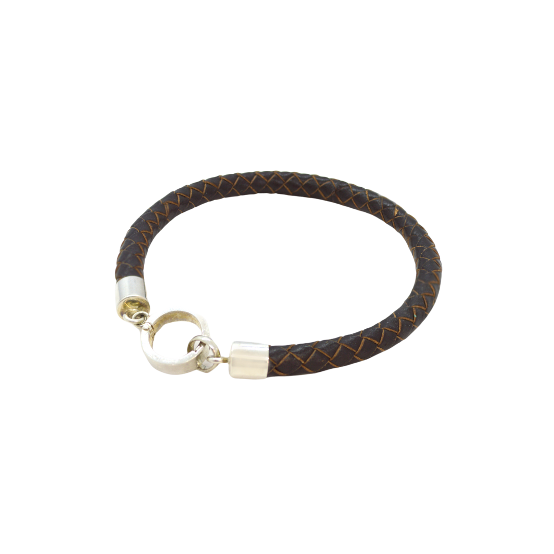 Leather bracelet with round clasp in 18K white gold, with snap system. H-08