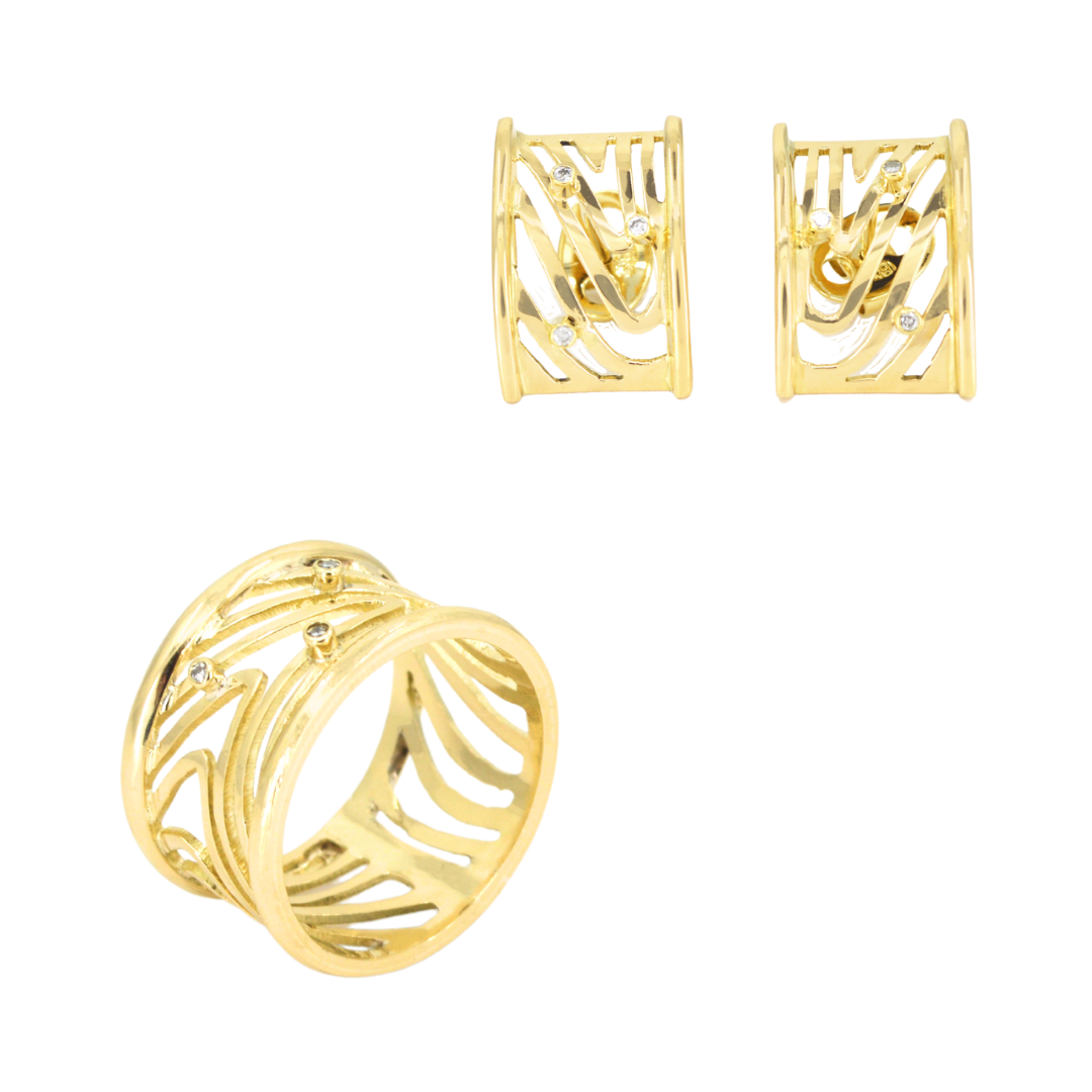 18K yellow gold set with openwork organic design and single point diamonds. CHS-30042 / CHA-31416