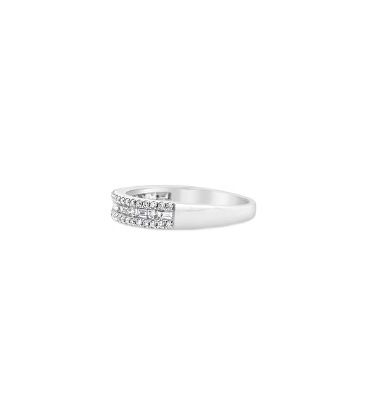 Alternating Baguette & Round Diamond Band