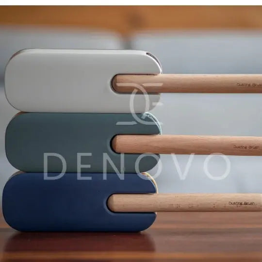 De Novo® Back-to-Basics Lint Brush with Wooden Handle De Novo