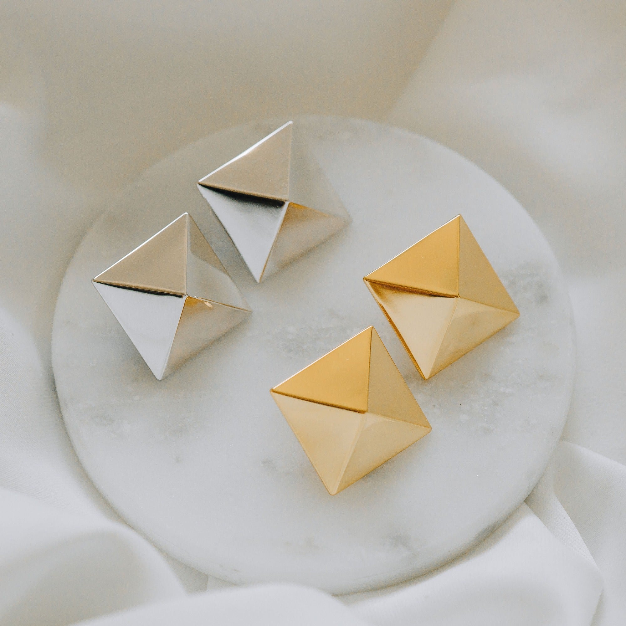 Pyramid Studs - Gold Grande