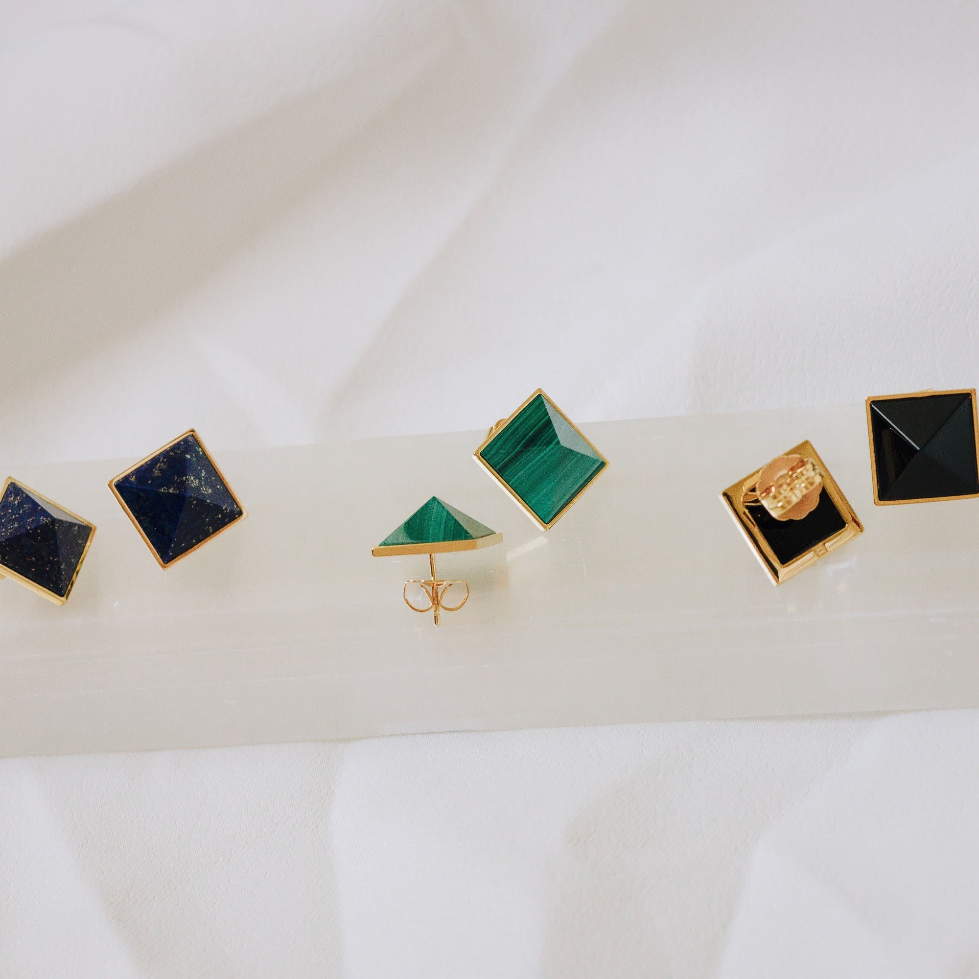 Pyramid Studs - Lapis Medium