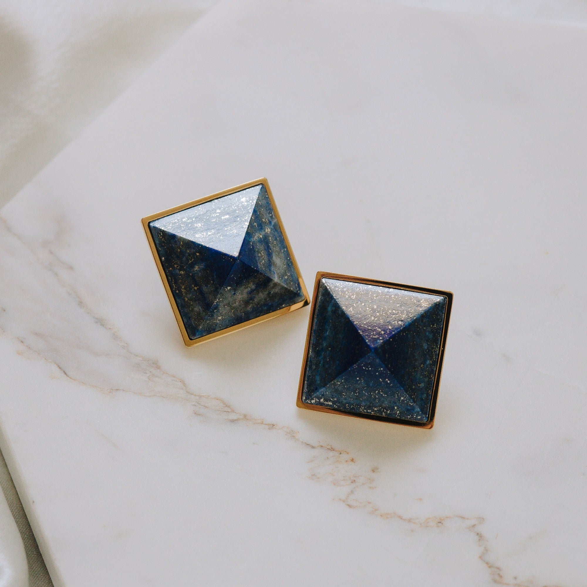 Pyramid Studs - Lapis Grande