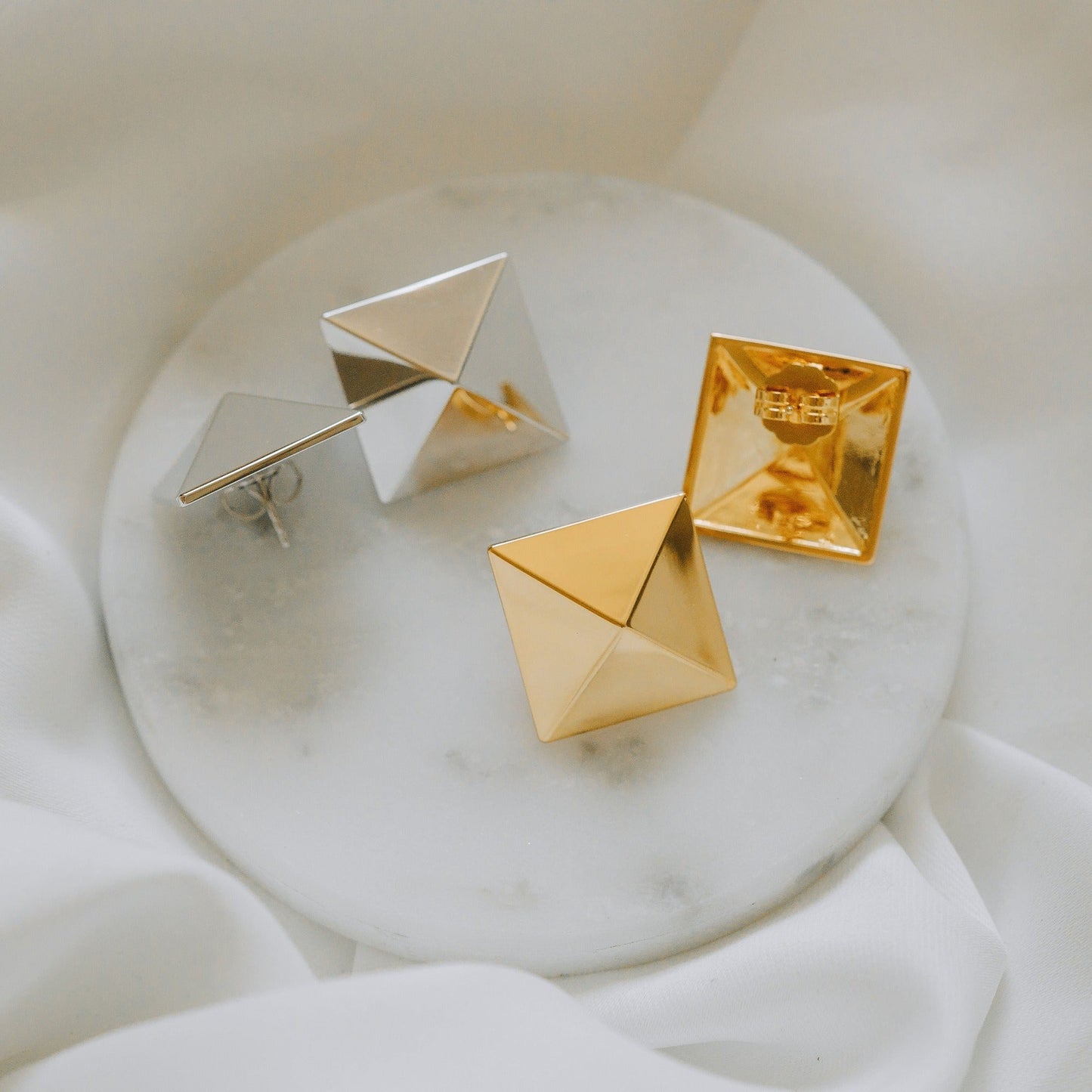 Pyramid Studs - Silver Grande