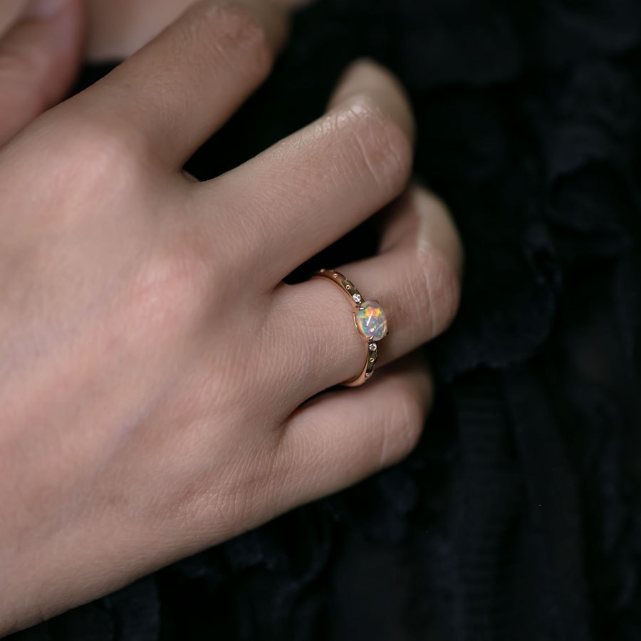 Exquisite 18K Gold Engagement Ring with Mexican Fire Opal Diamonds