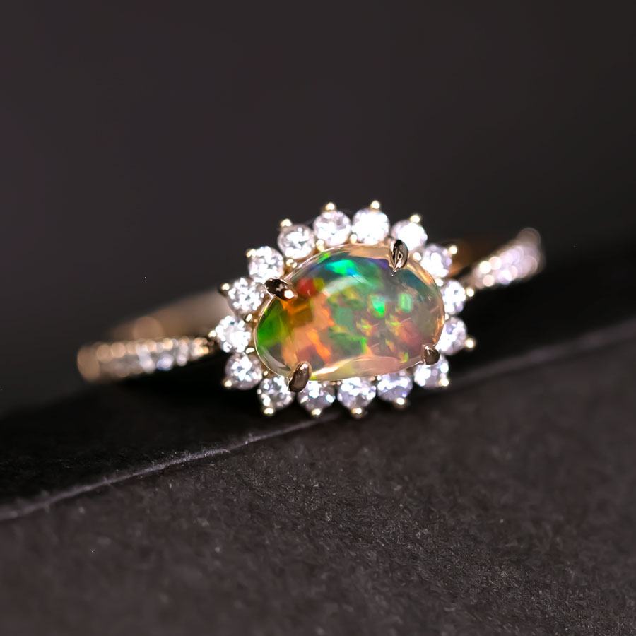 Exquisite Fire Opal Halo Diamond Engagement Ring 18K Yellow Gold