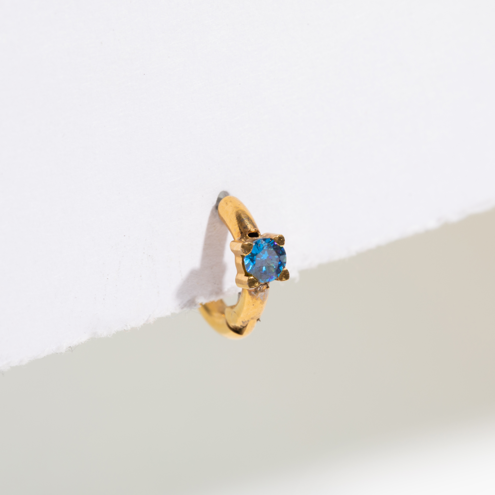 Single Finn Huggie Hoop Earring