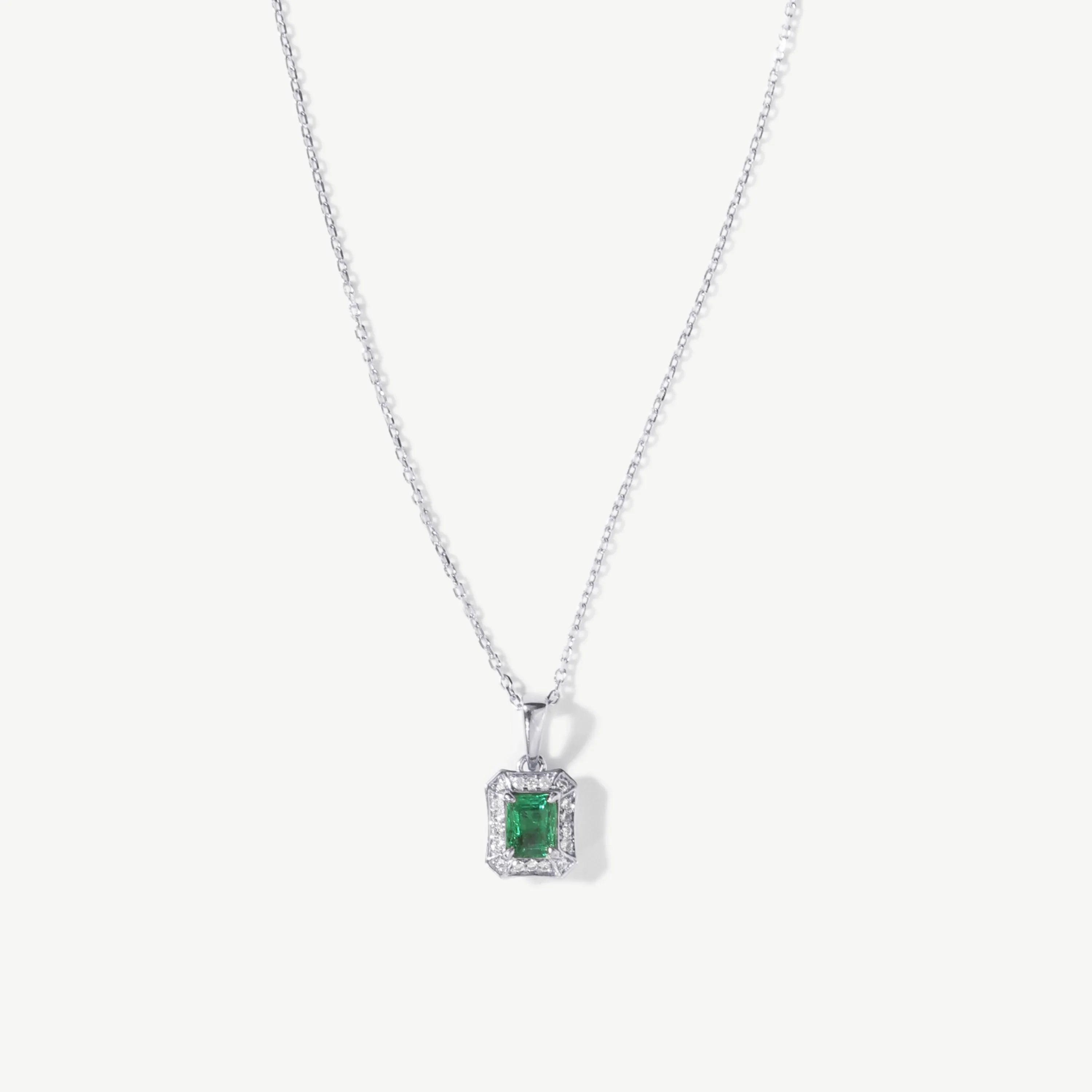 Lumière 18 Carat White Gold Emerald Necklace