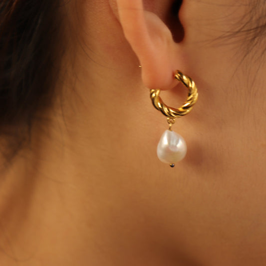 LORRAINE FAURE PEARL EARRINGS