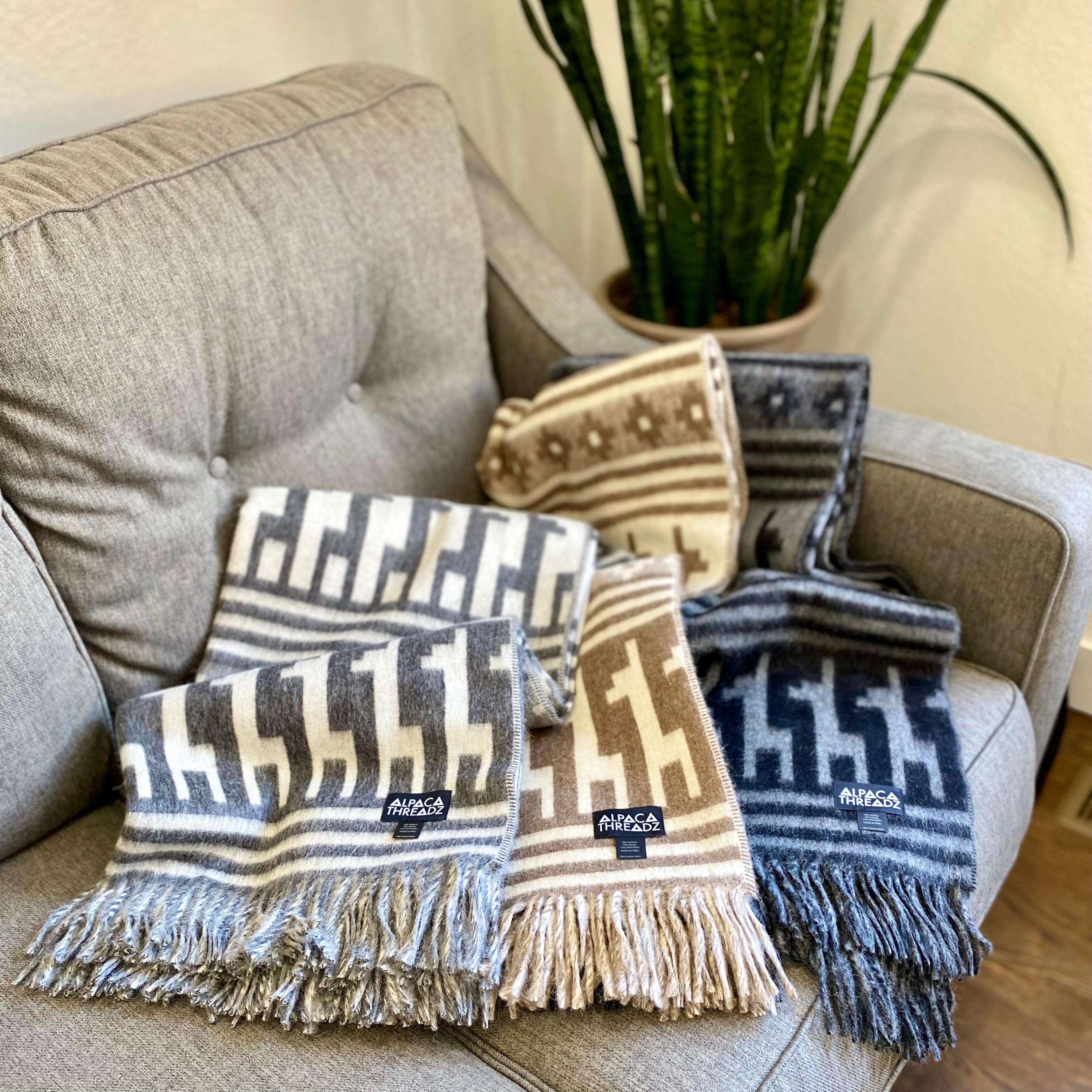 Alpaca Wool Throw Blanket - Alpaca Design