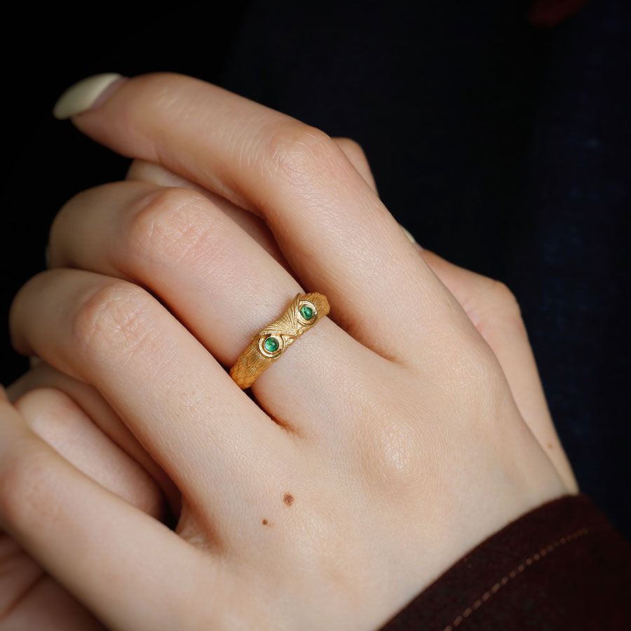 Dr. Owl Emerald Eye Band 18K Yellow Gold Open Ring