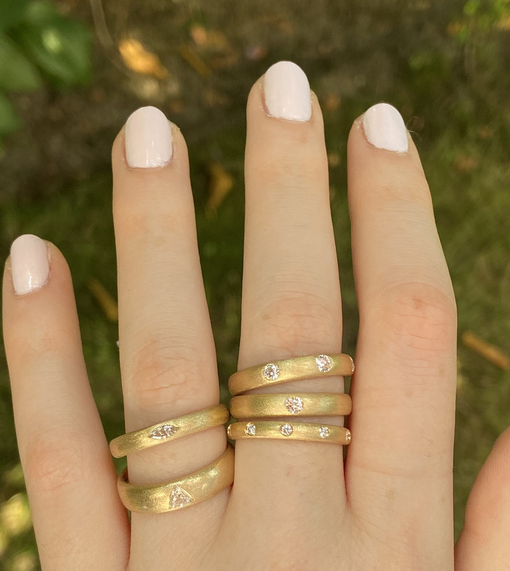 Diamond 5 Stone Flush Band