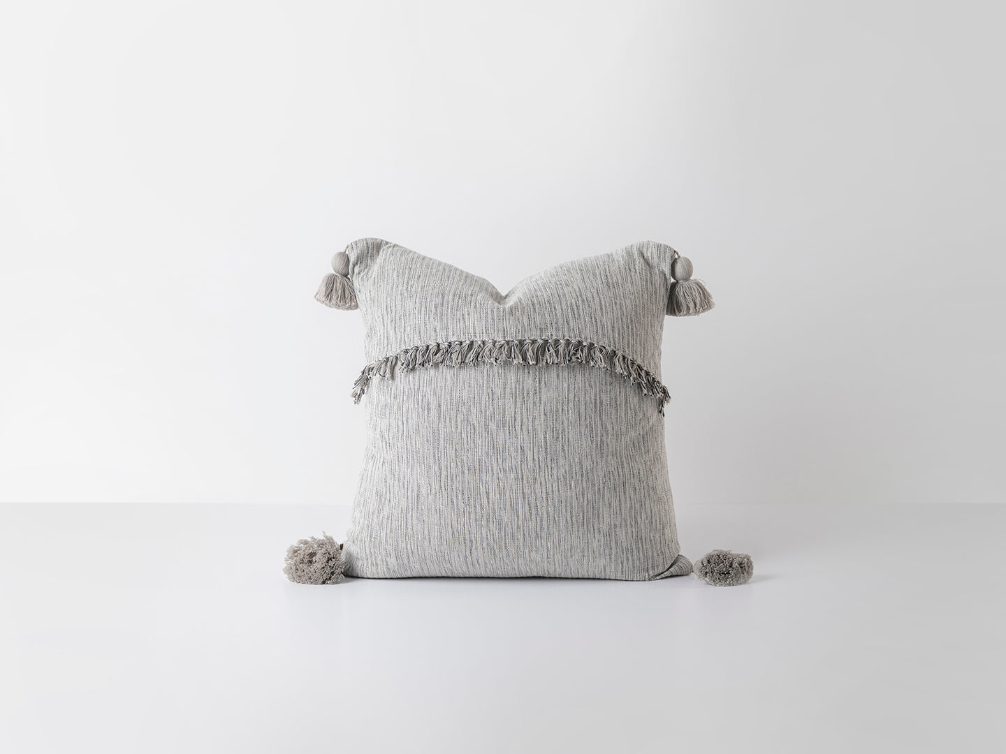 Nube Throw Pillow Cover