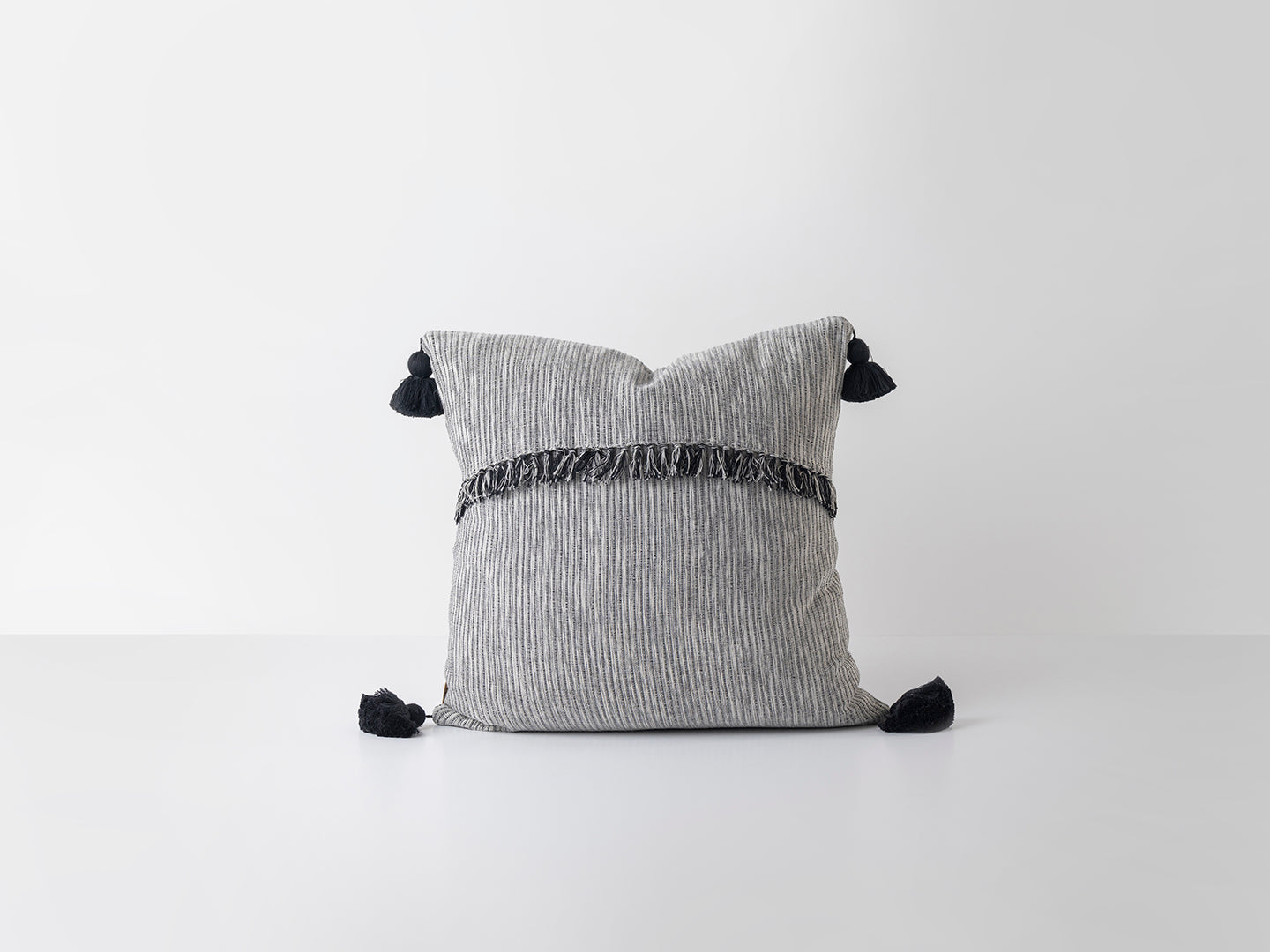 Nube Throw Pillow Cover