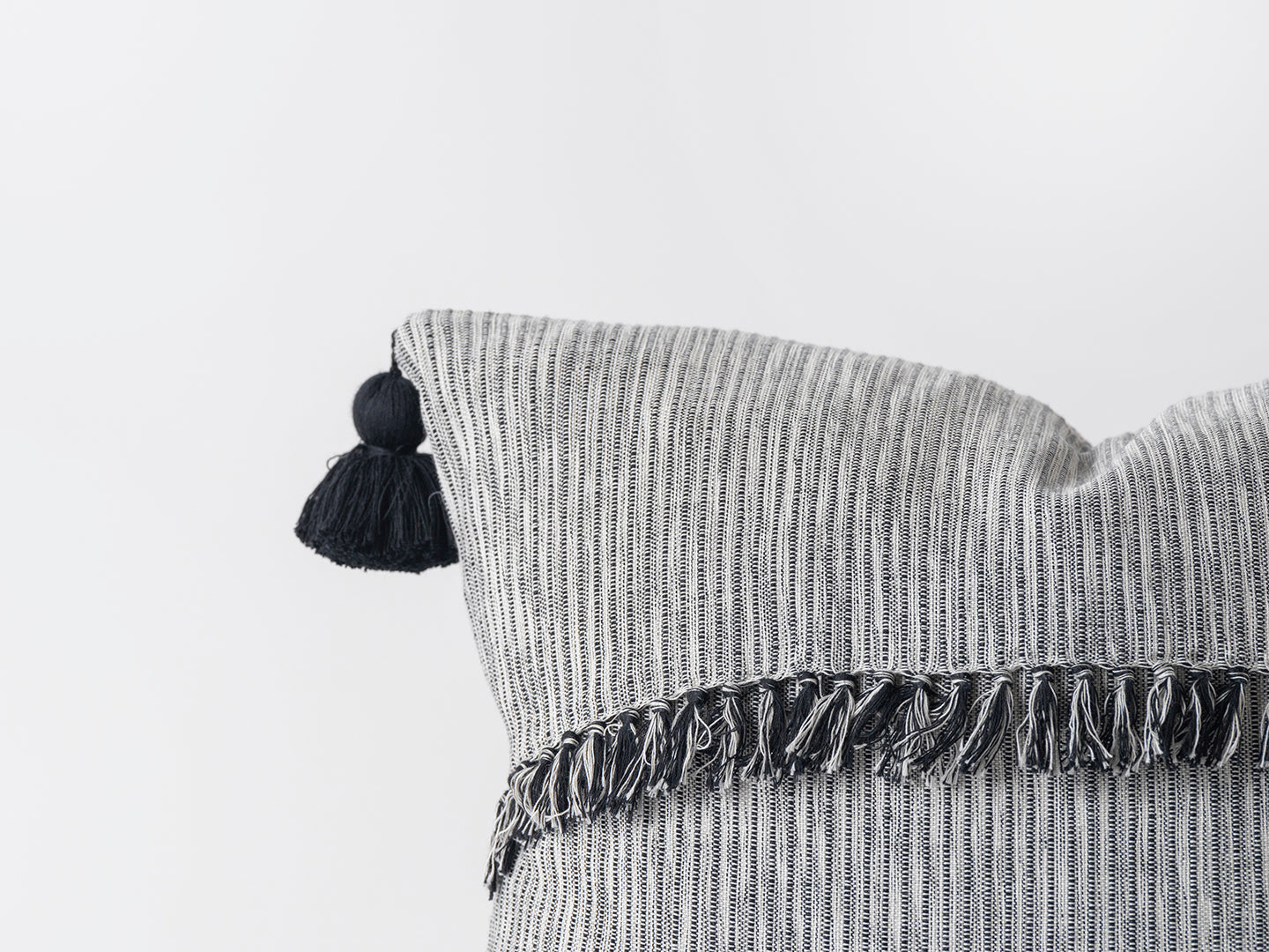 Nube Throw Pillow Cover