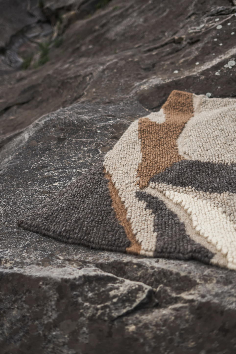 Handwoven Wool Area Rug "Stone"