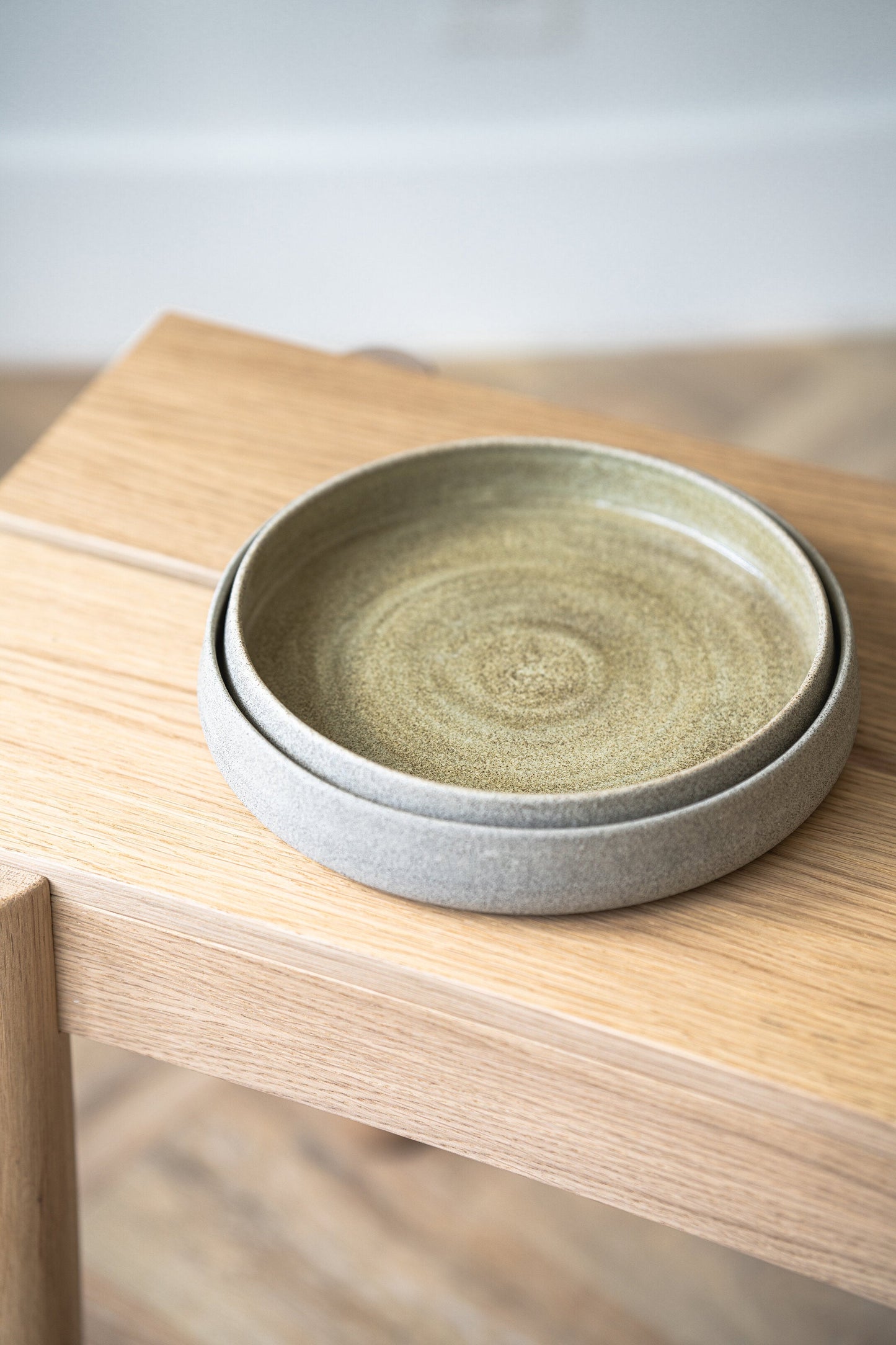 Stoneware Salad Plates with High Sides "Concrete"