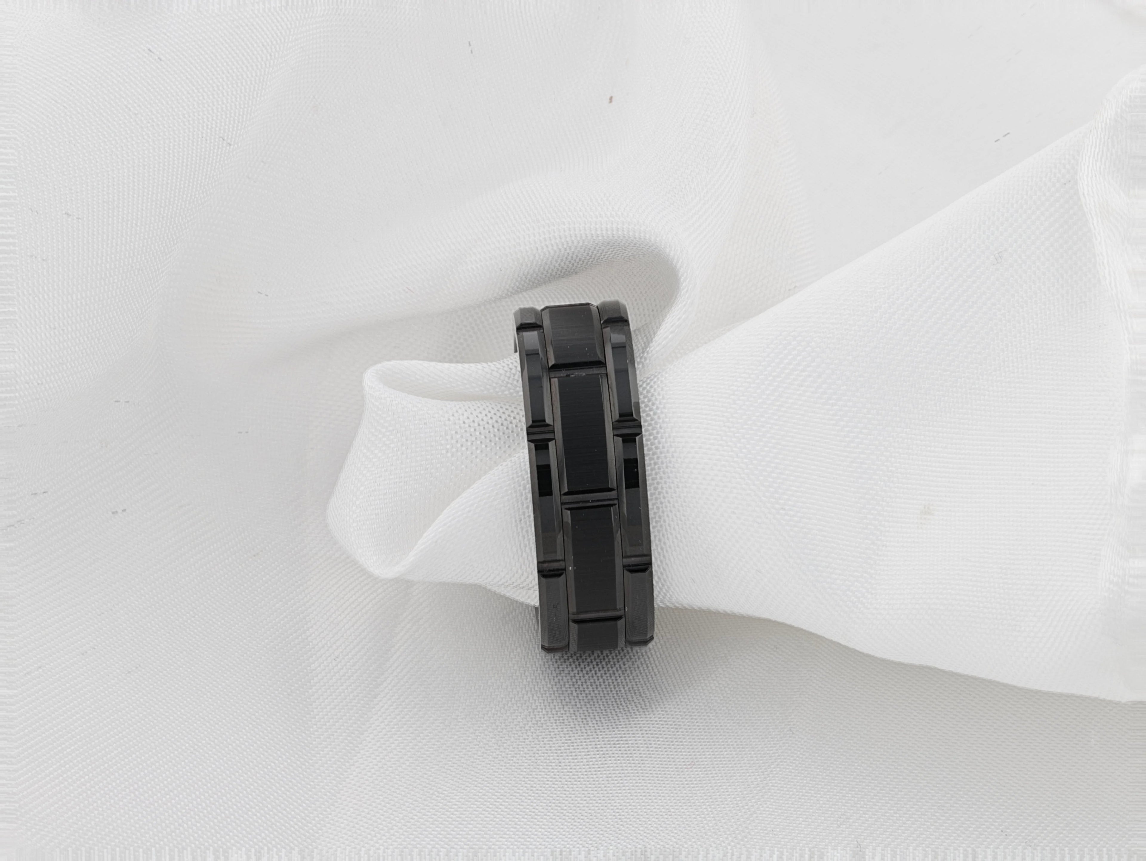 WINDSOR Beveled Black Tungsten Carbide Wedding Band with Brushed Center and Alternating Grooves – 8mm & 10mm