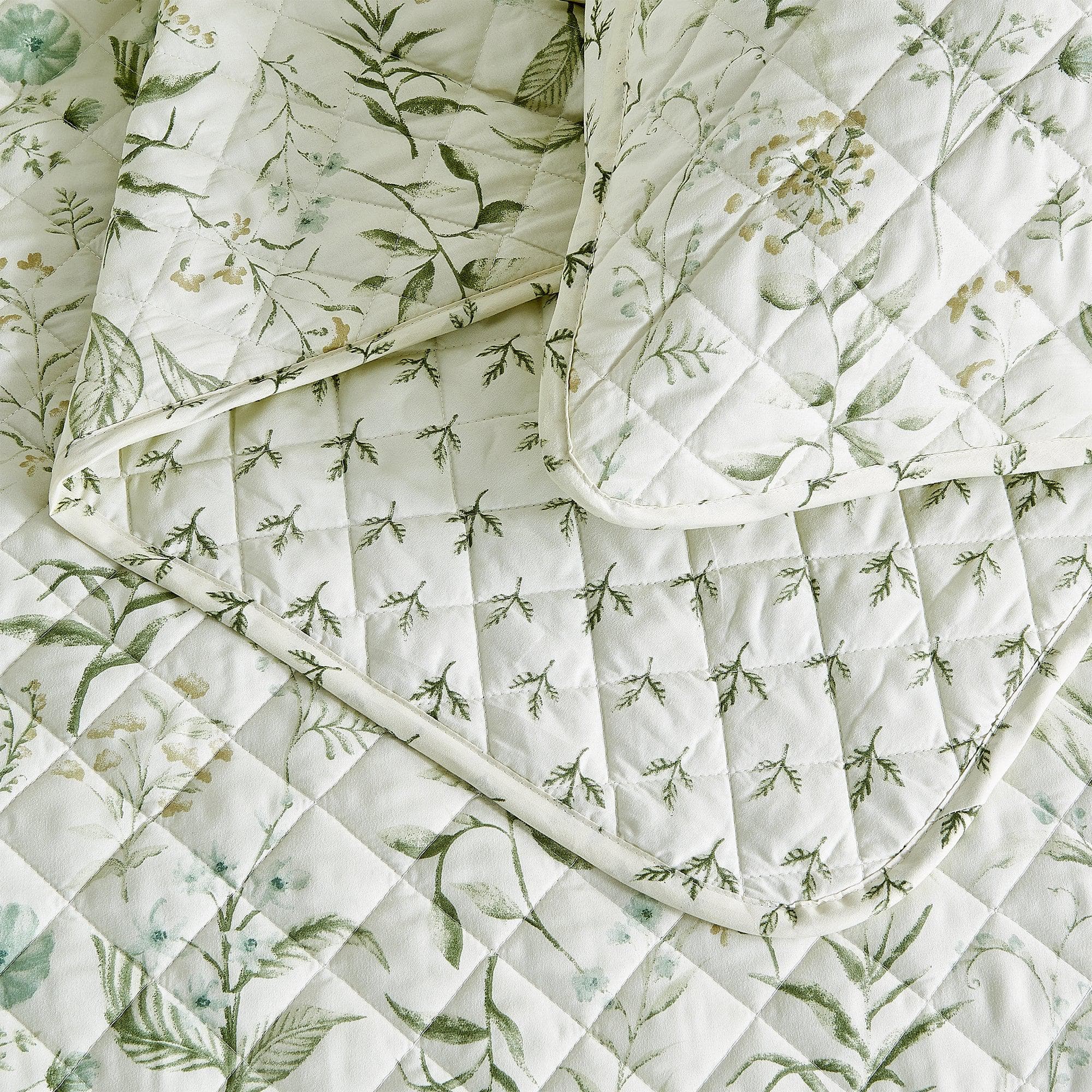 Floral Printed Microfiber Quilt Set - Glyndora Collection