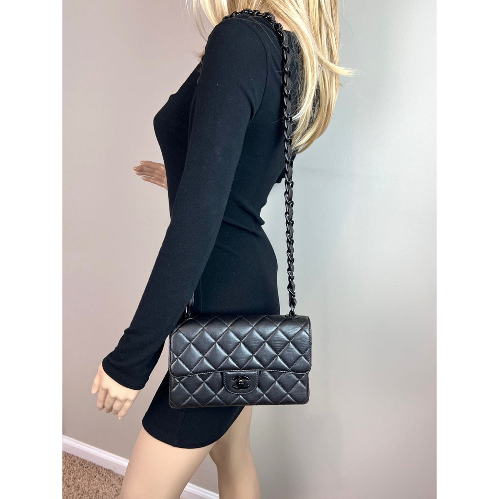 Chanel Vintage Quilted Lambskin Black Resin Chain Small Classic Single Flap Bag RARE