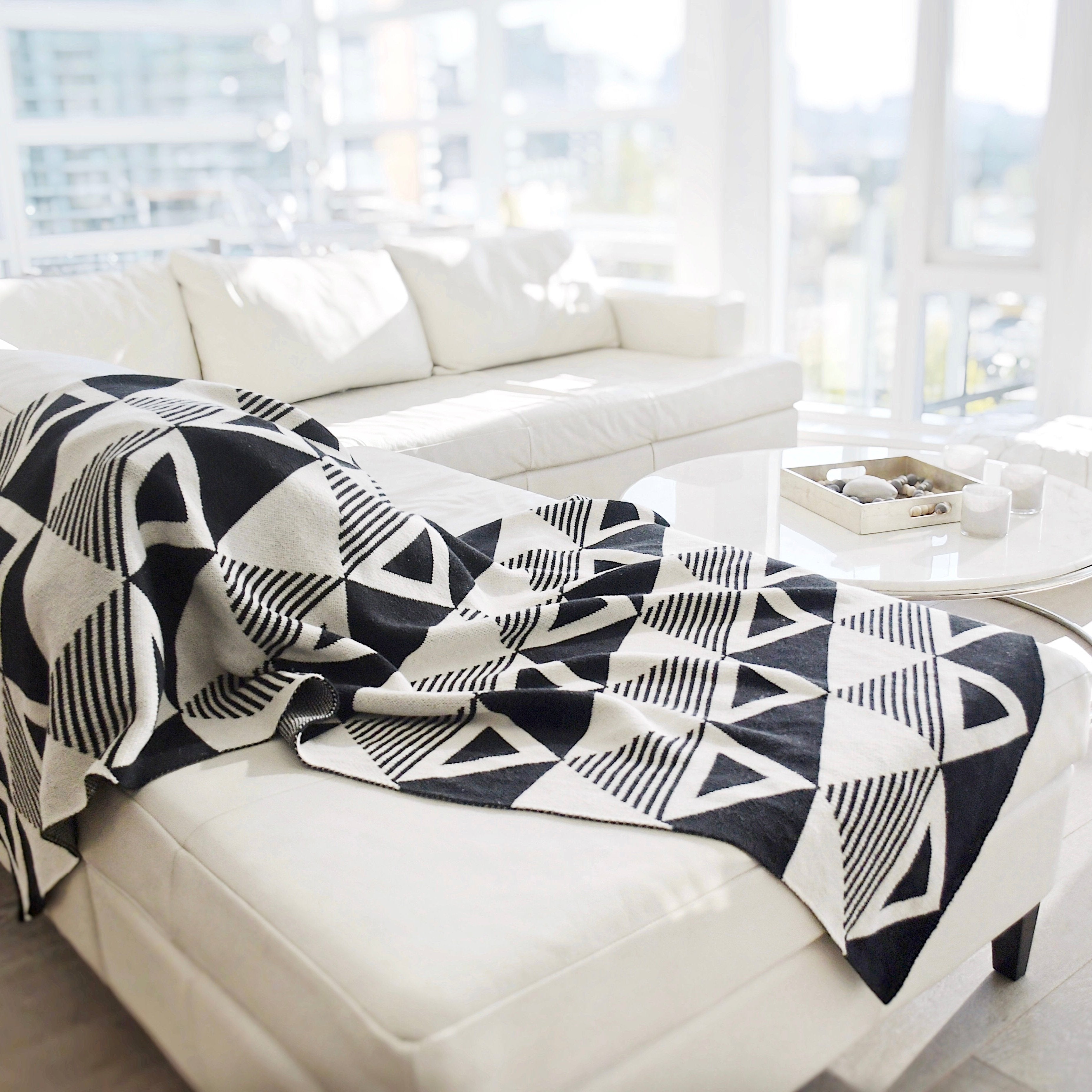 Envie Throw