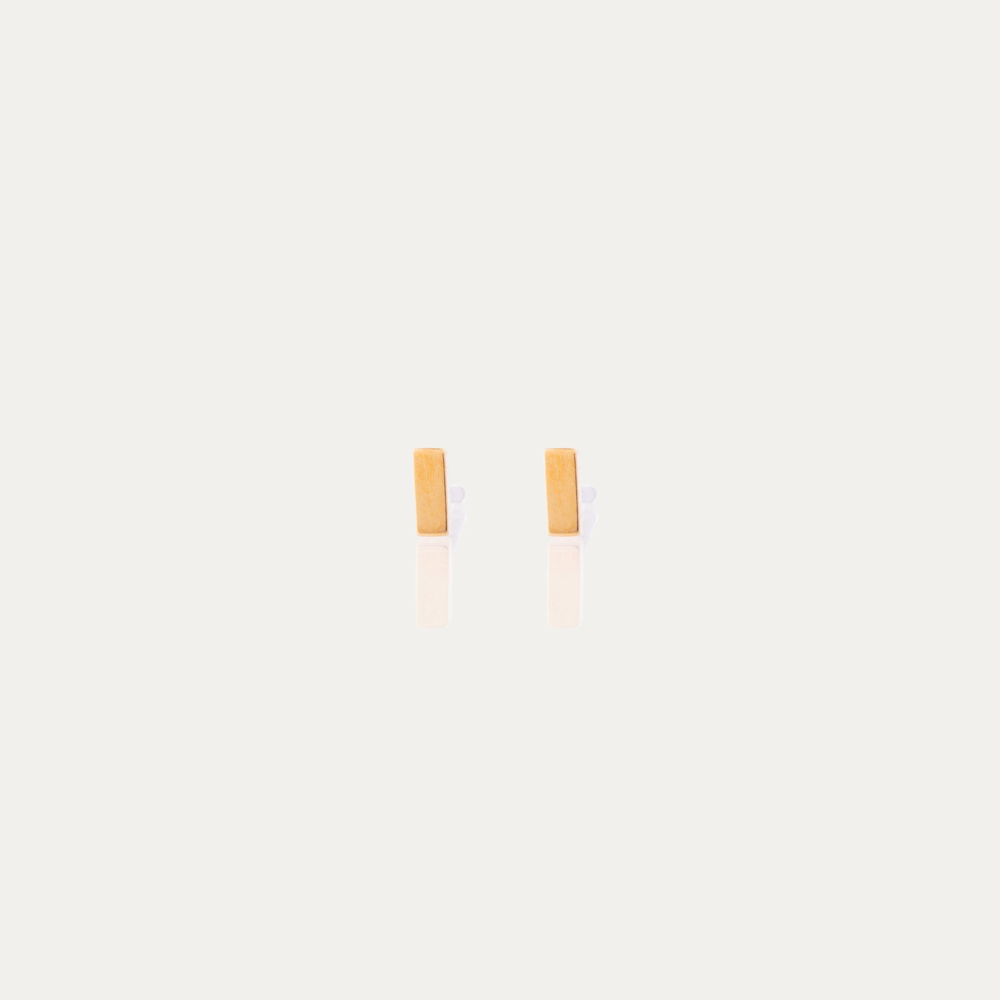 Mini Isla Stud Earrings